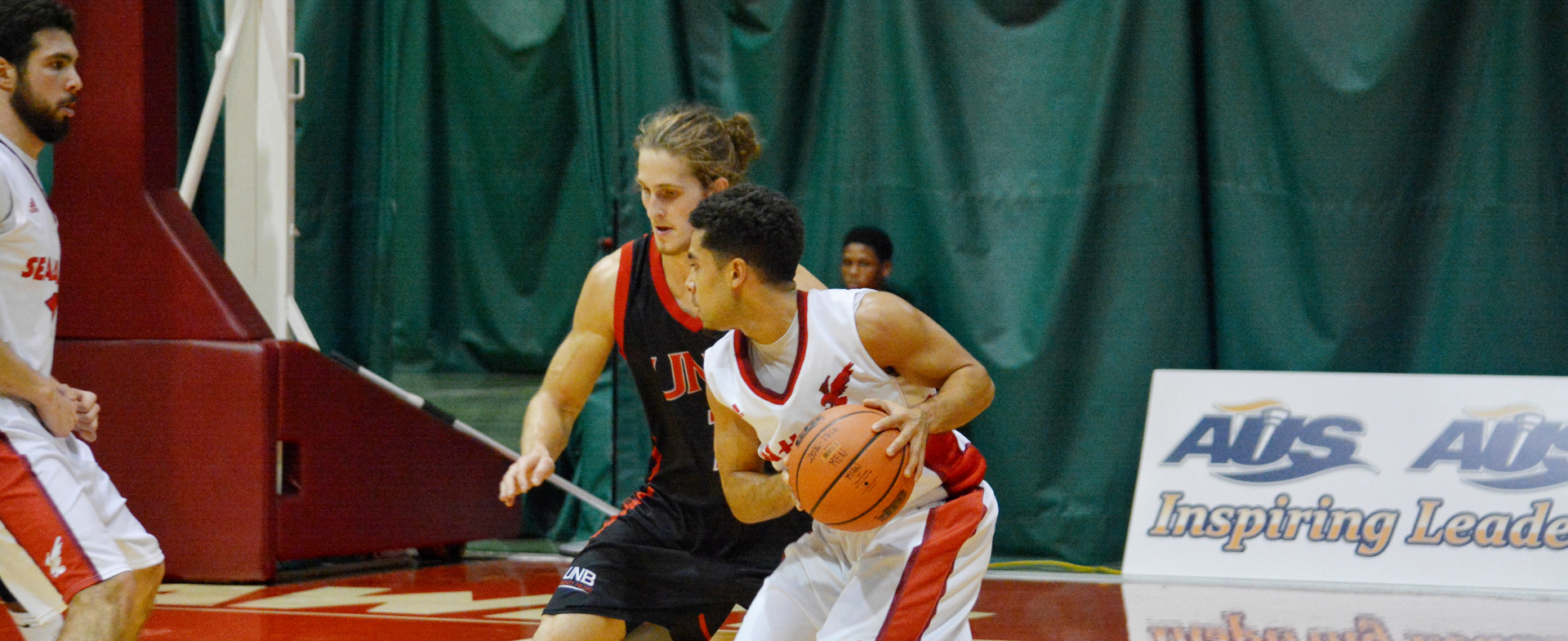 Sea-Hawks edge VReds in opener