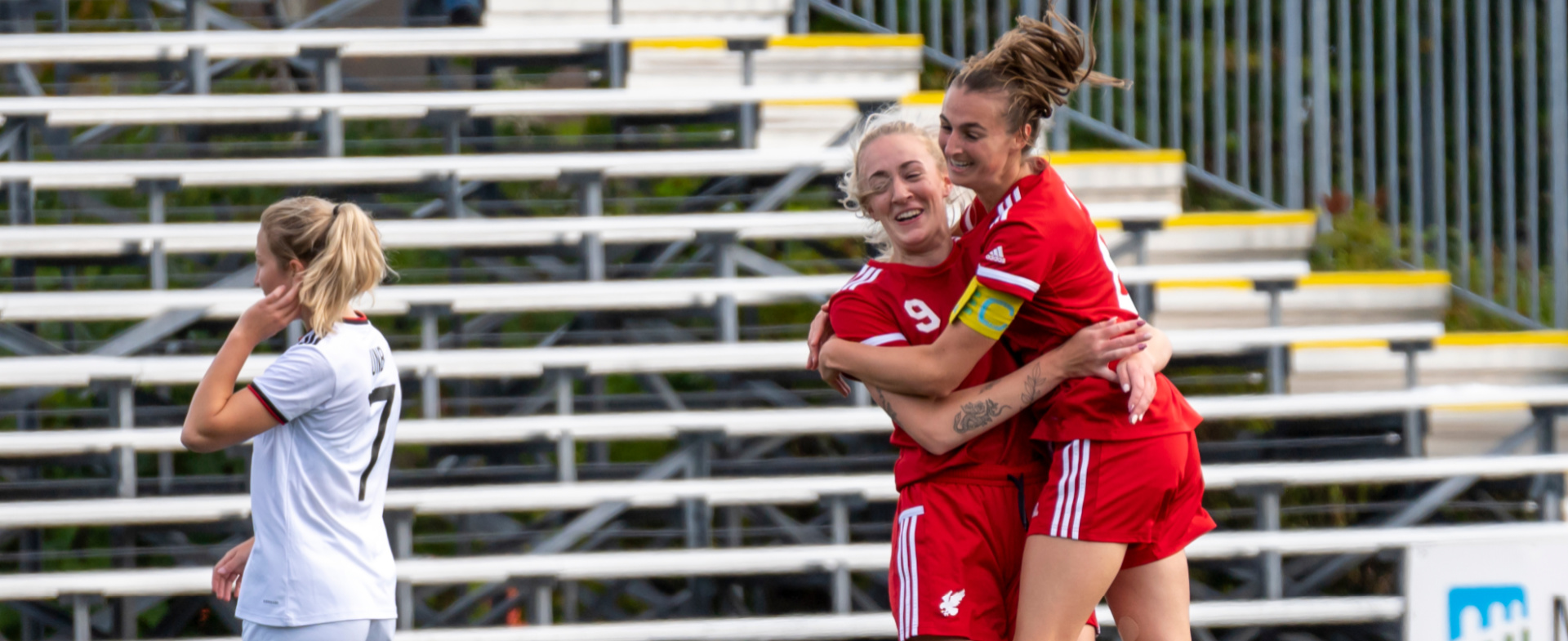 Sea-Hawks Wrap the Weekend with a Win