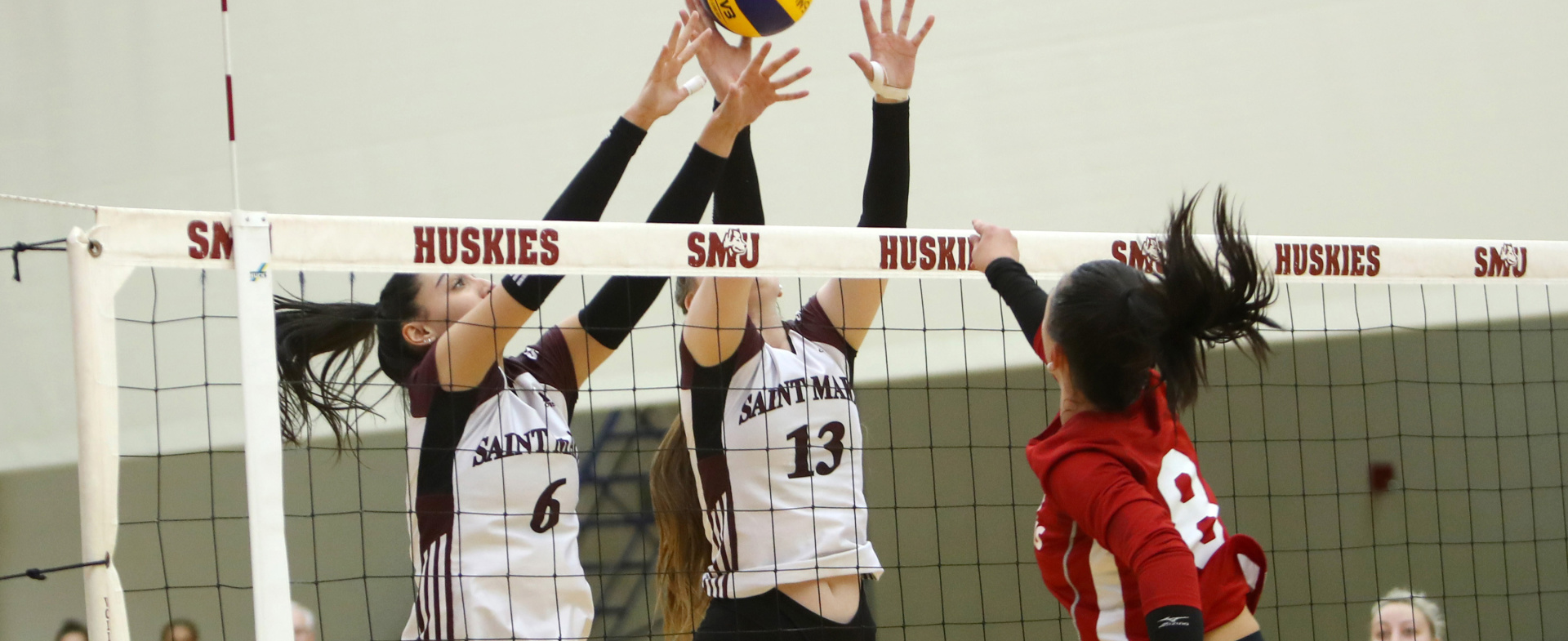 Huskies Earn 3-1 Victory Over Hawks